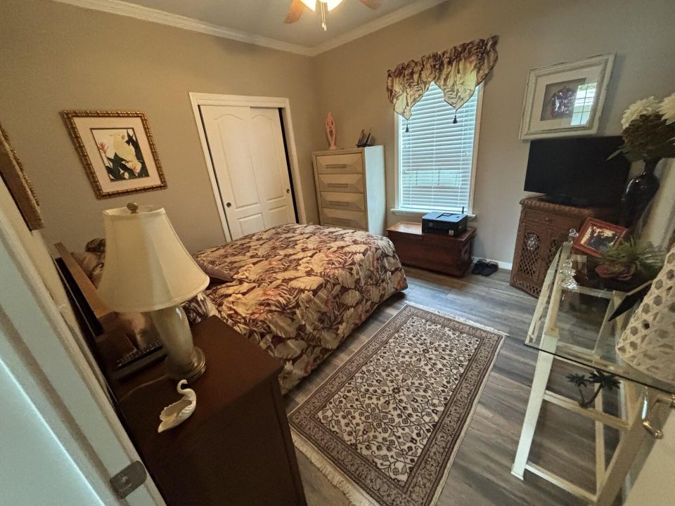 For Sale: $94,900 (2 beds, 2 baths, 1352 Square Feet)