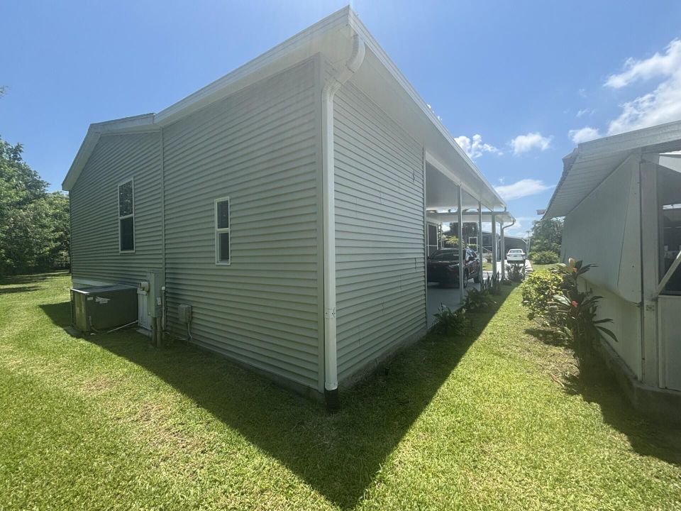 For Sale: $94,900 (2 beds, 2 baths, 1352 Square Feet)