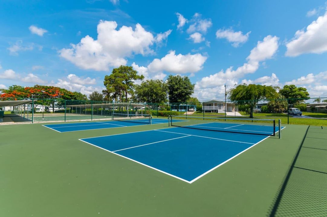 For Sale: $94,900 (2 beds, 2 baths, 1352 Square Feet)