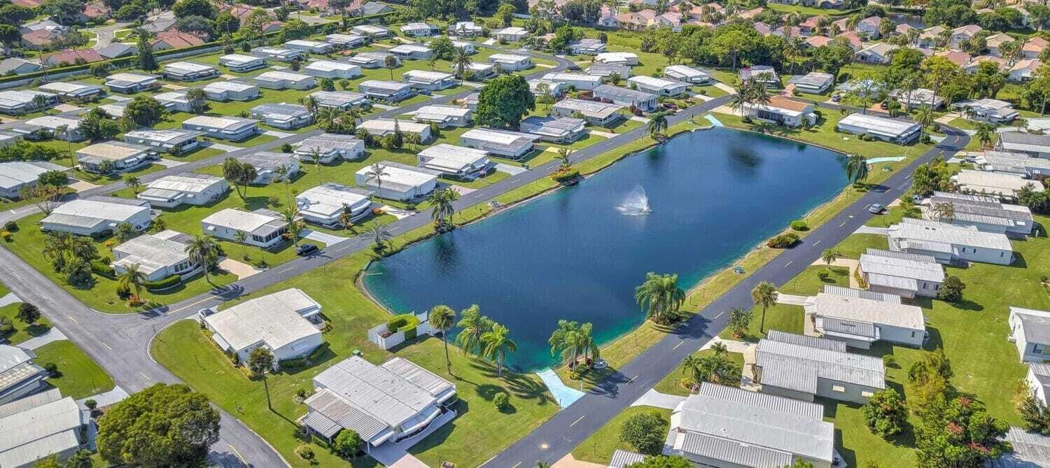 For Sale: $94,900 (2 beds, 2 baths, 1352 Square Feet)