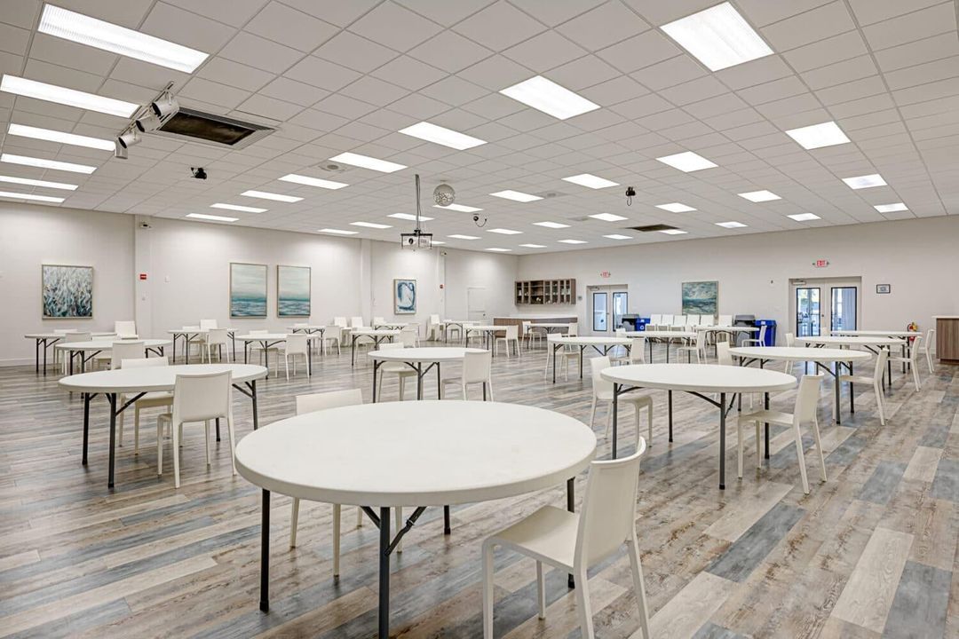 For Sale: $94,900 (2 beds, 2 baths, 1352 Square Feet)