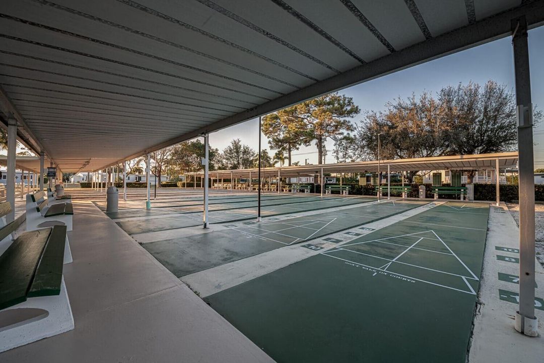 For Sale: $94,900 (2 beds, 2 baths, 1352 Square Feet)