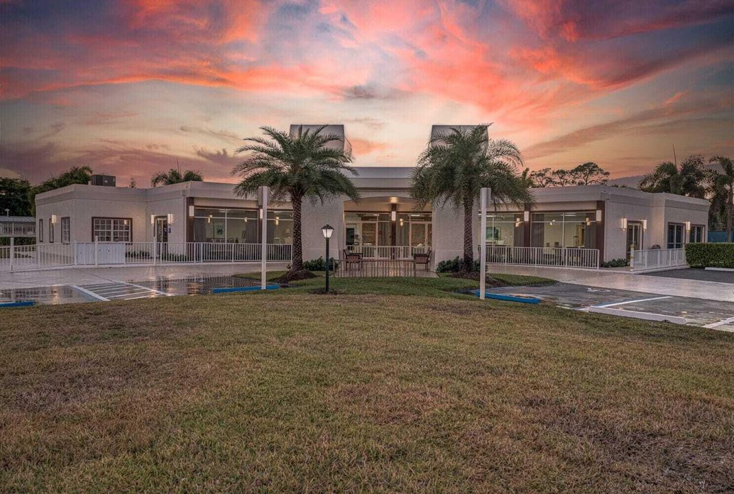 For Sale: $94,900 (2 beds, 2 baths, 1352 Square Feet)