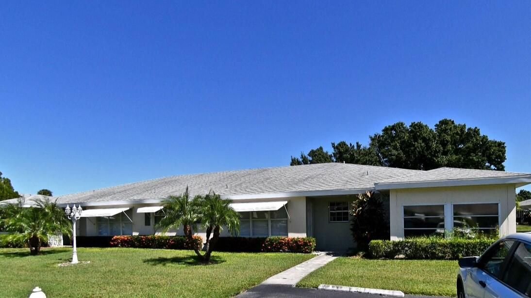 For Sale: $90,000 (1 beds, 1 baths, 994 Square Feet)