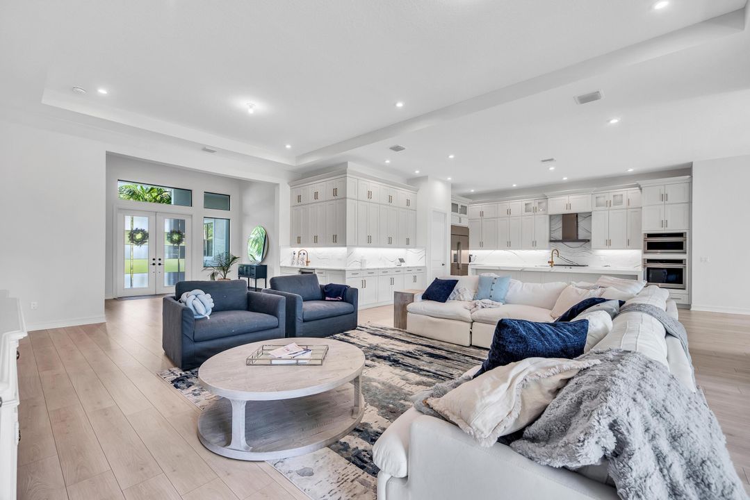 For Sale: $1,997,500 (5 beds, 5 baths, 5093 Square Feet)