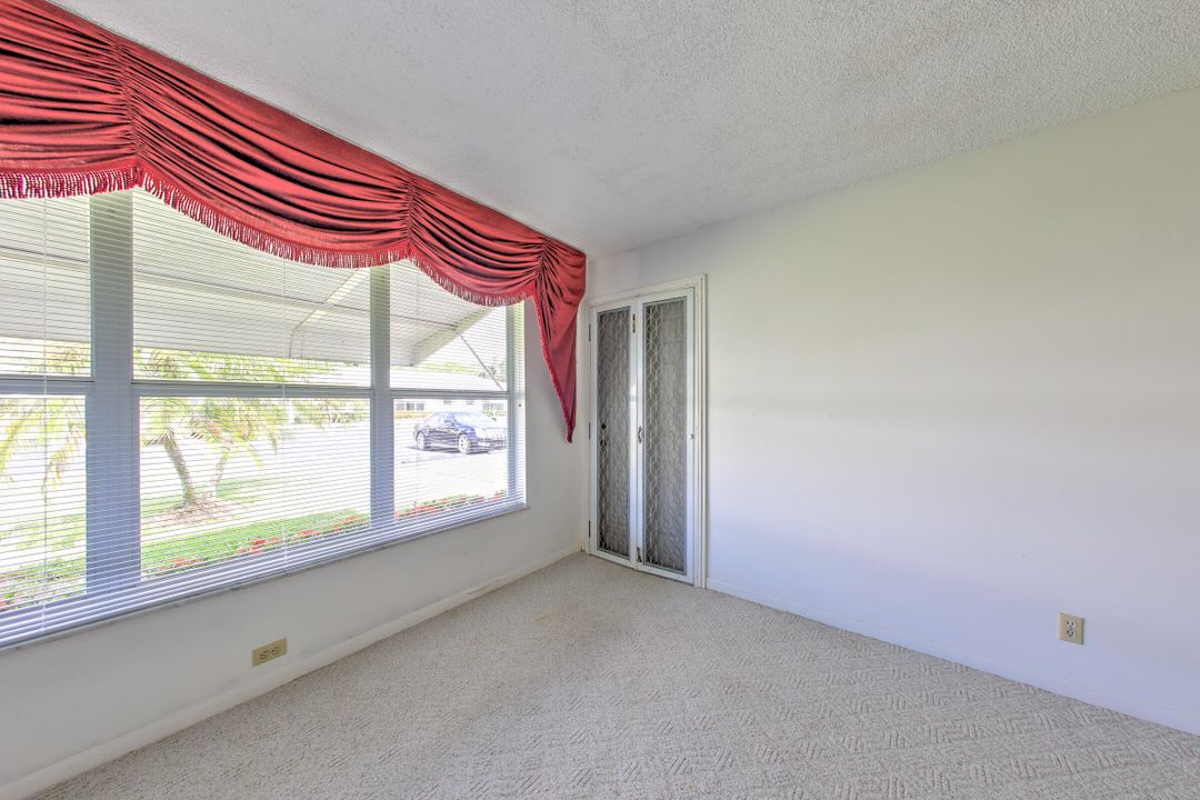 For Sale: $90,000 (1 beds, 1 baths, 994 Square Feet)