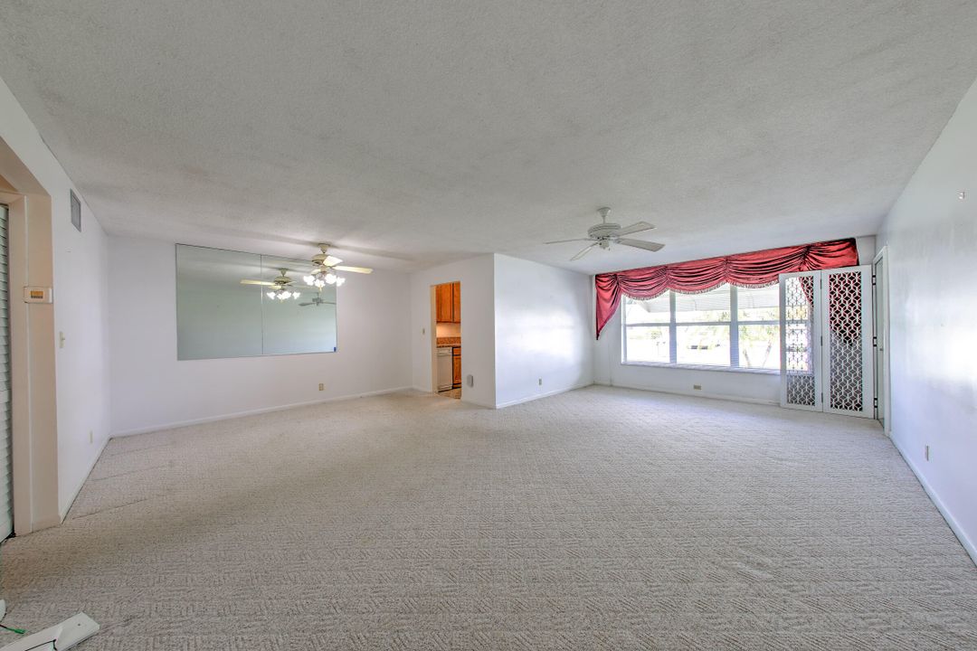 For Sale: $90,000 (1 beds, 1 baths, 994 Square Feet)