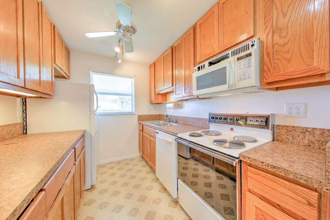 For Sale: $90,000 (1 beds, 1 baths, 994 Square Feet)