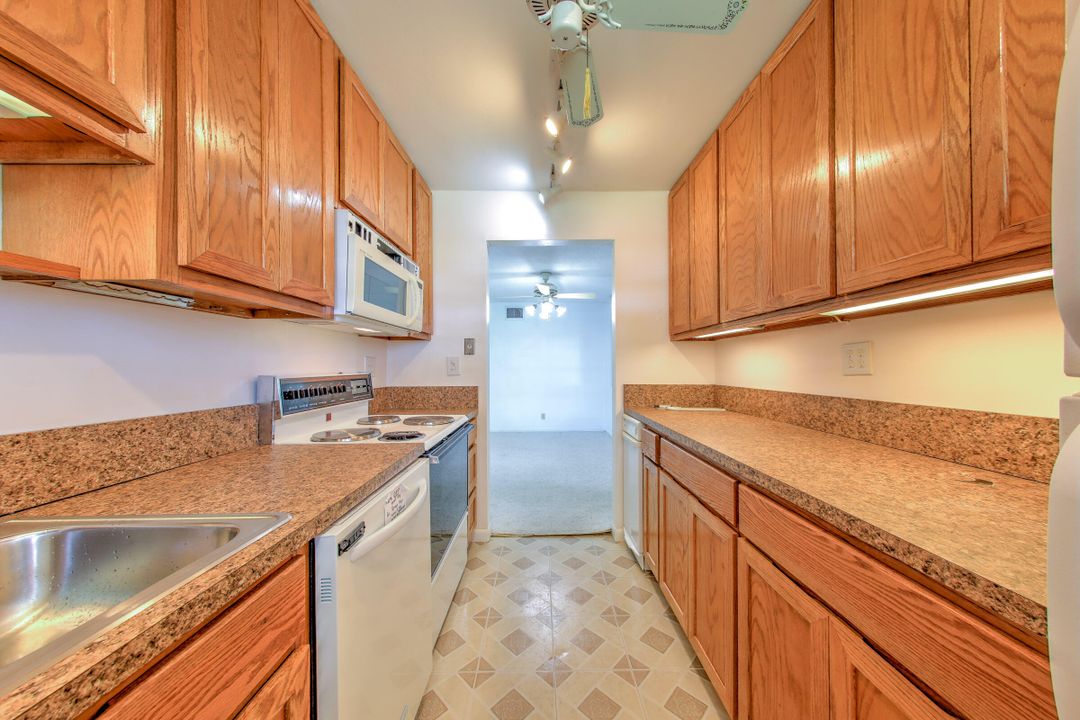 For Sale: $90,000 (1 beds, 1 baths, 994 Square Feet)