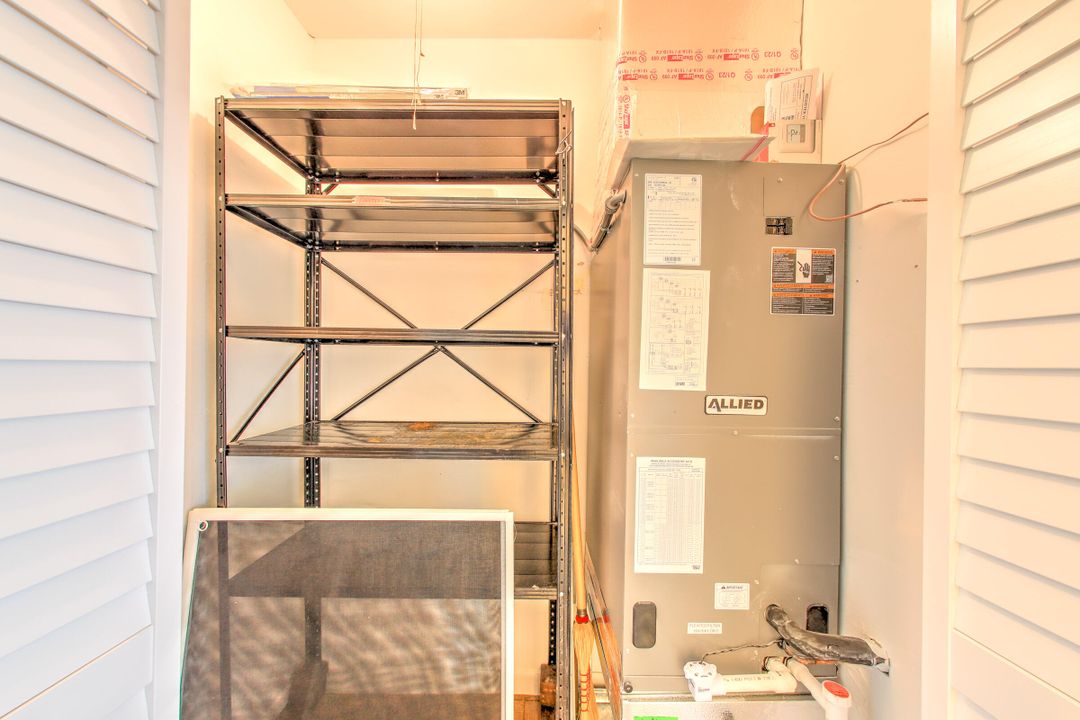 For Sale: $90,000 (1 beds, 1 baths, 994 Square Feet)