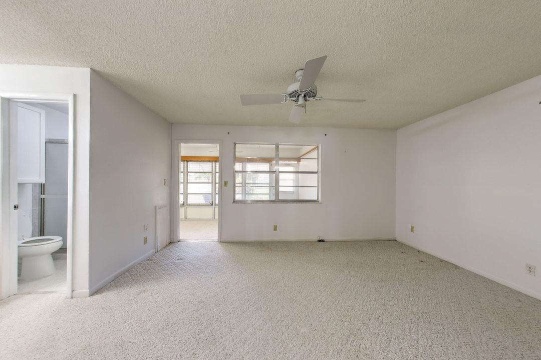 For Sale: $90,000 (1 beds, 1 baths, 994 Square Feet)