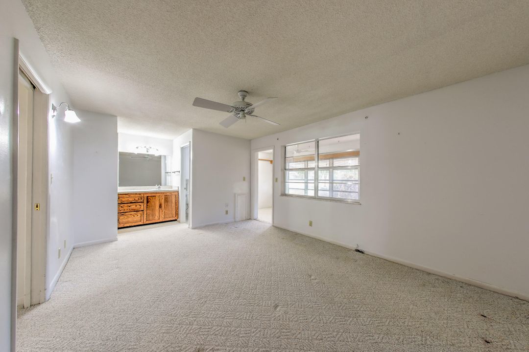 For Sale: $90,000 (1 beds, 1 baths, 994 Square Feet)