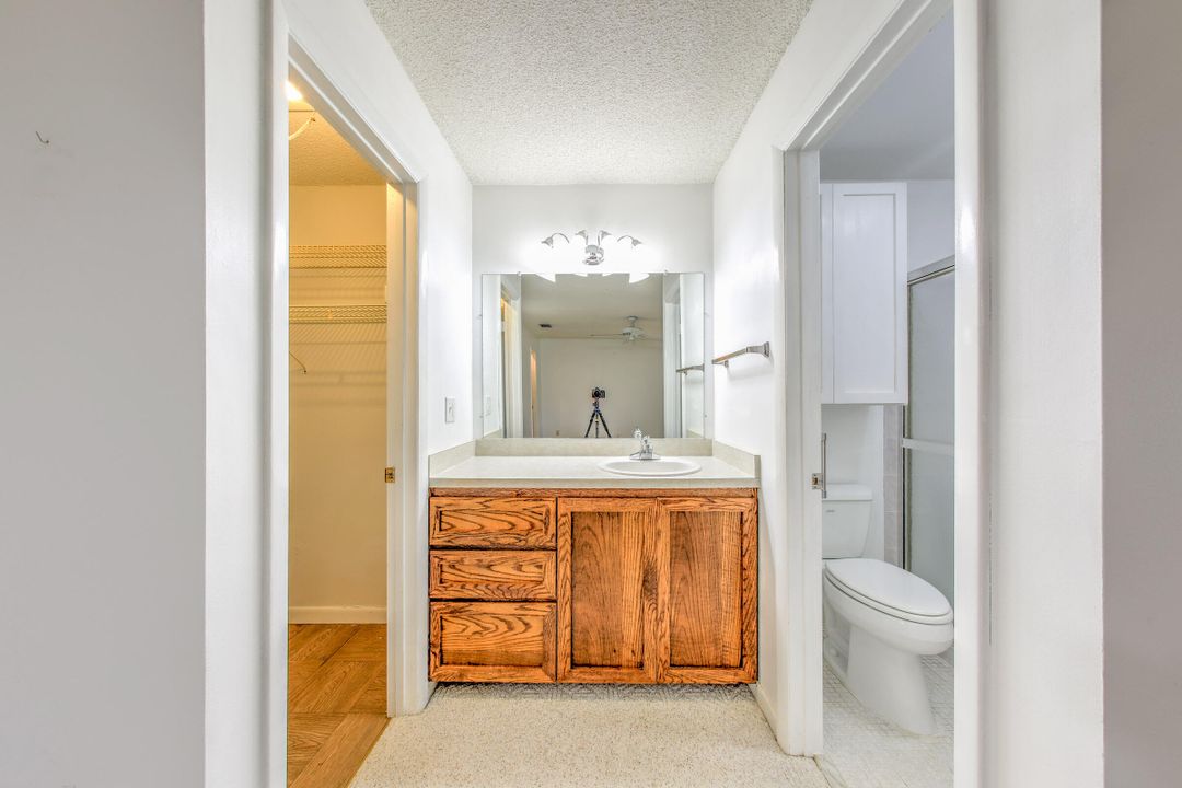 For Sale: $90,000 (1 beds, 1 baths, 994 Square Feet)