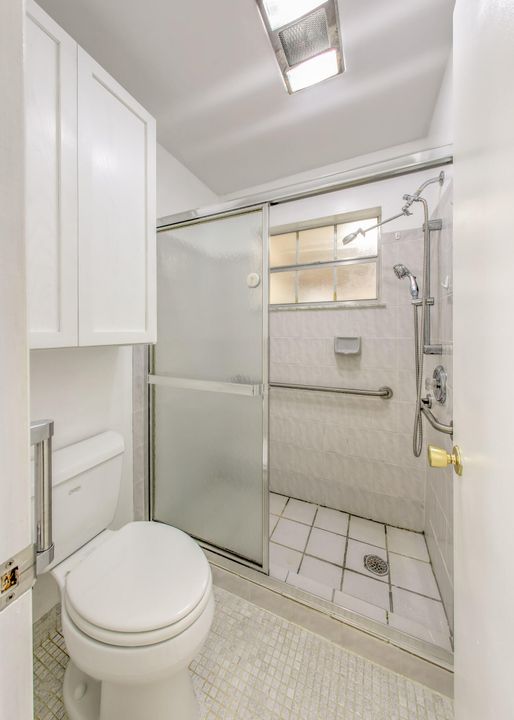 For Sale: $90,000 (1 beds, 1 baths, 994 Square Feet)