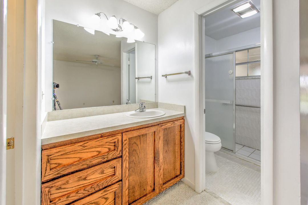 For Sale: $90,000 (1 beds, 1 baths, 994 Square Feet)