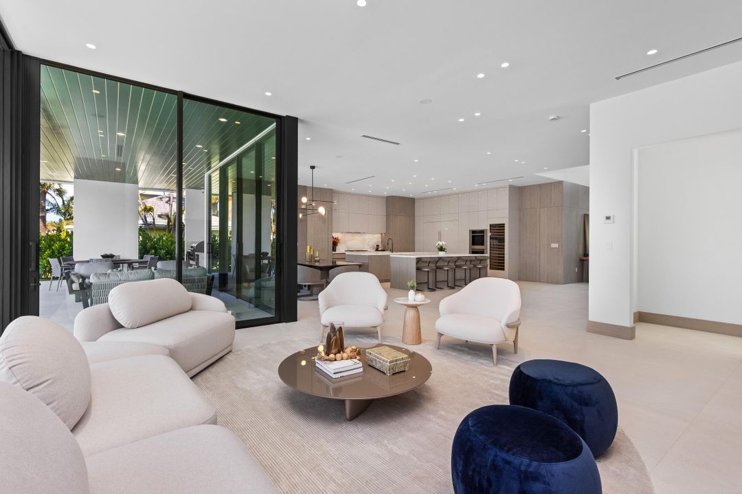 待售: $11,995,000 (5 贝兹, 7 浴室, 7898 平方英尺)