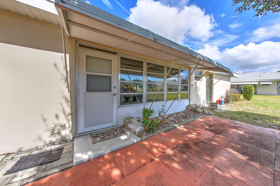 For Sale: $90,000 (1 beds, 1 baths, 994 Square Feet)