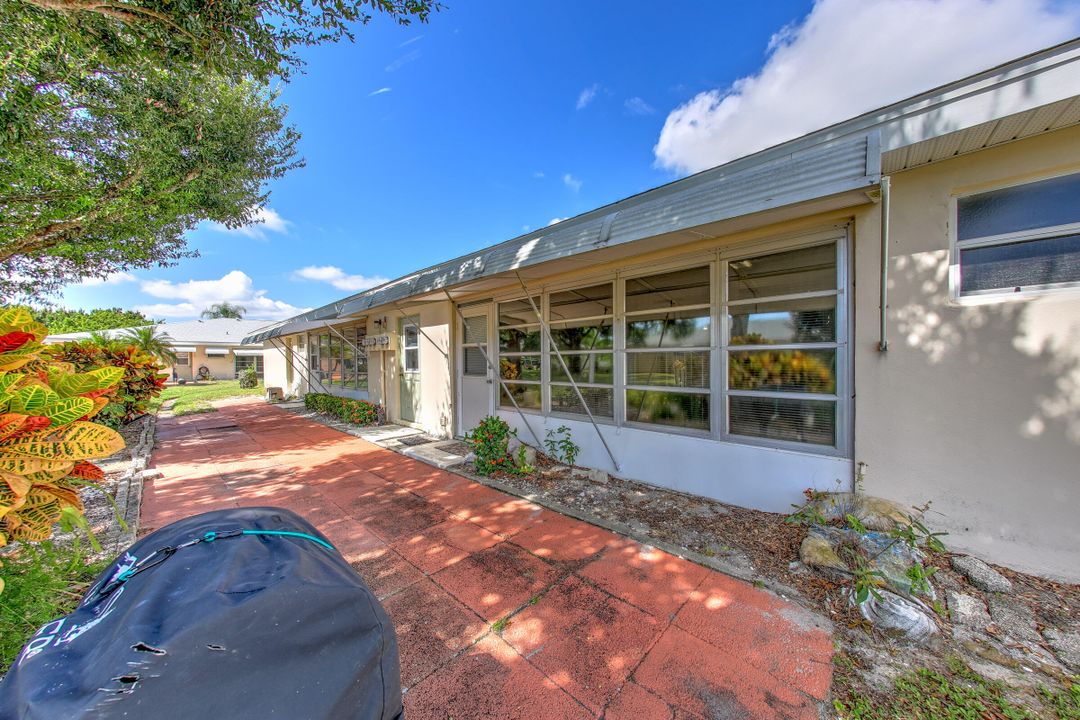 For Sale: $90,000 (1 beds, 1 baths, 994 Square Feet)