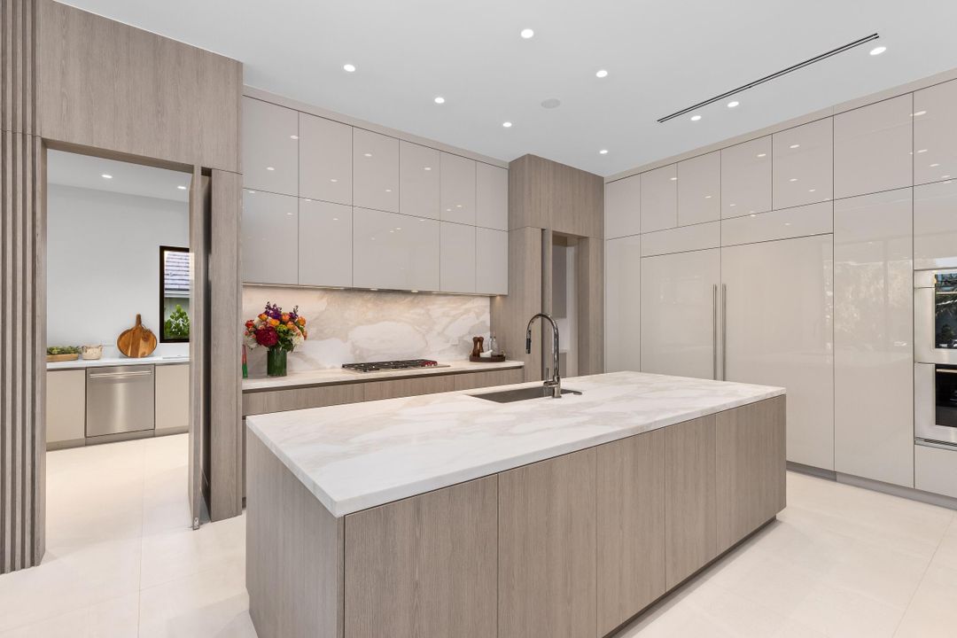 待售: $11,995,000 (5 贝兹, 7 浴室, 7898 平方英尺)