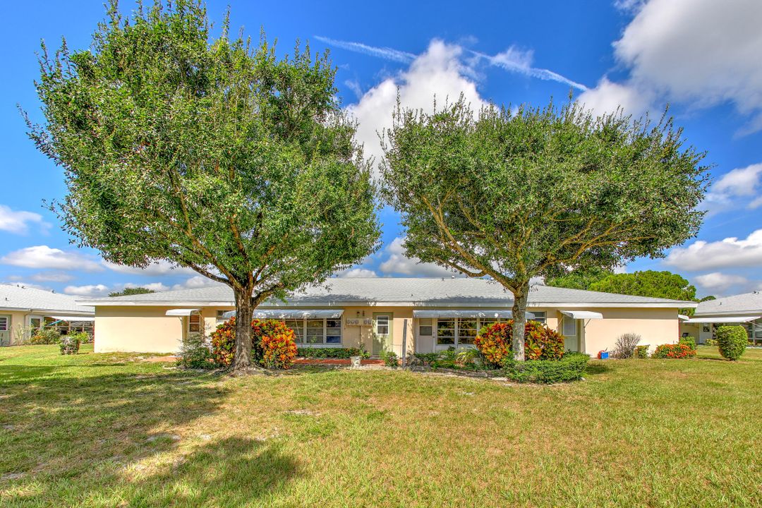 For Sale: $90,000 (1 beds, 1 baths, 994 Square Feet)