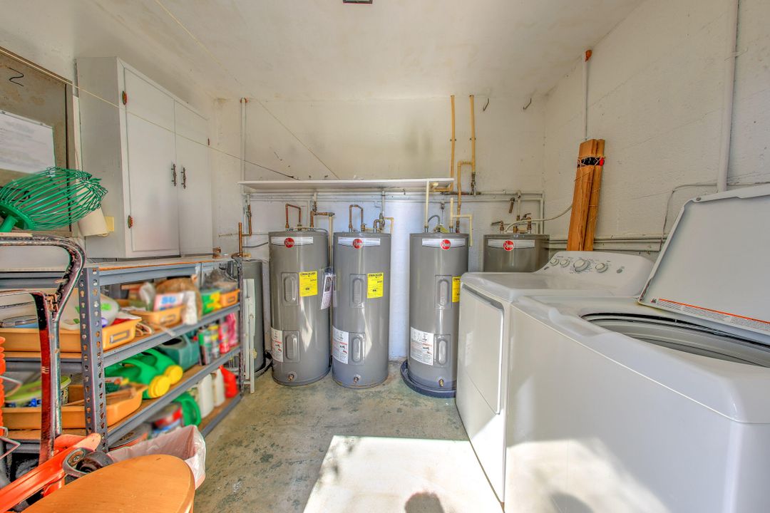 For Sale: $90,000 (1 beds, 1 baths, 994 Square Feet)