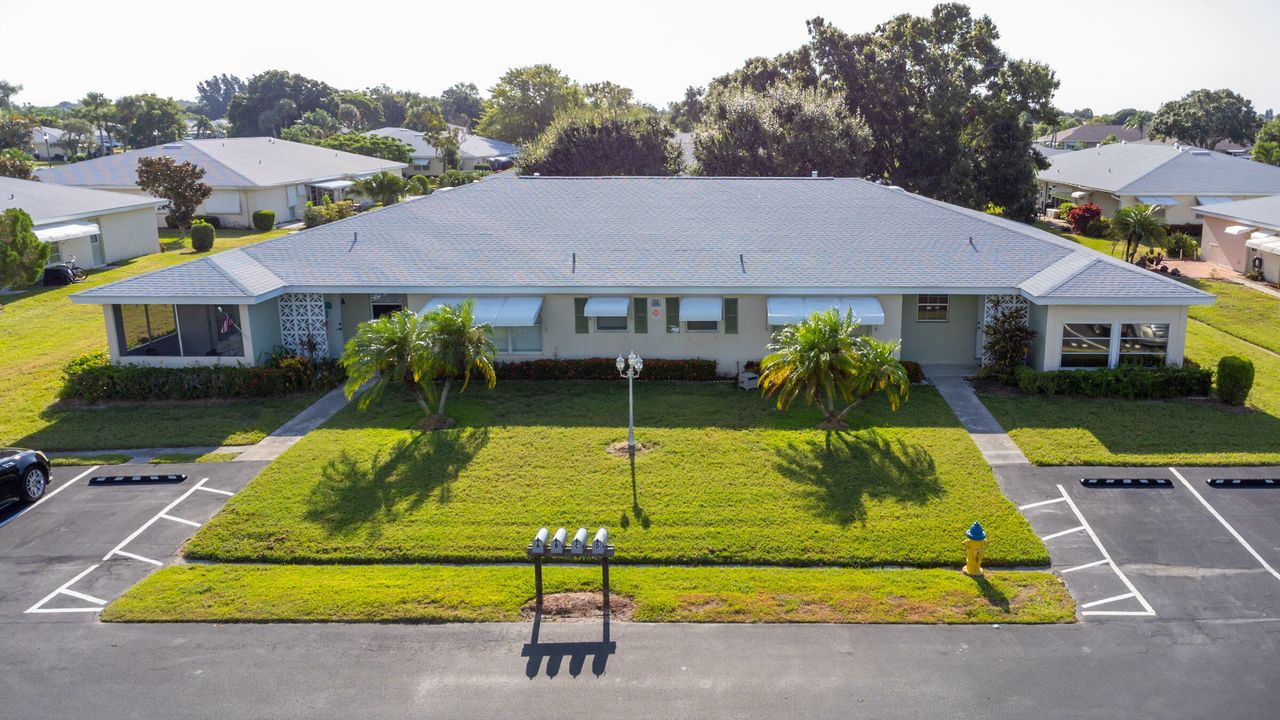 For Sale: $90,000 (1 beds, 1 baths, 994 Square Feet)