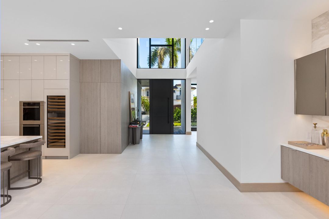 待售: $11,995,000 (5 贝兹, 7 浴室, 7898 平方英尺)