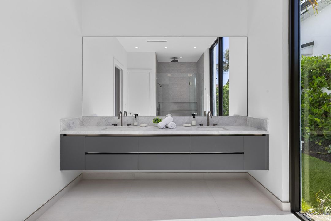 待售: $11,995,000 (5 贝兹, 7 浴室, 7898 平方英尺)