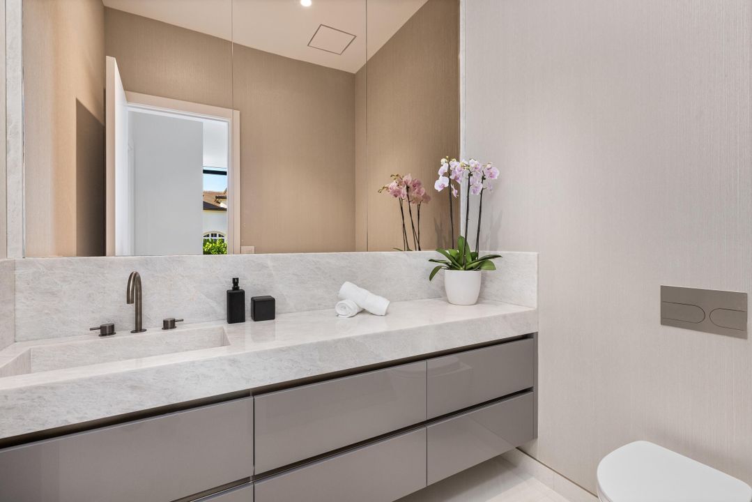 待售: $11,995,000 (5 贝兹, 7 浴室, 7898 平方英尺)