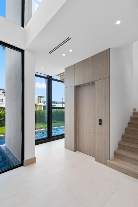 待售: $11,995,000 (5 贝兹, 7 浴室, 7898 平方英尺)