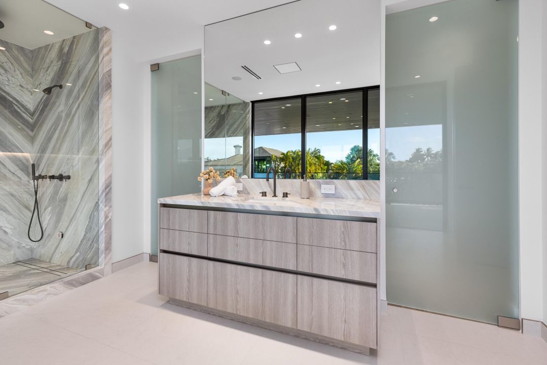 待售: $11,995,000 (5 贝兹, 7 浴室, 7898 平方英尺)