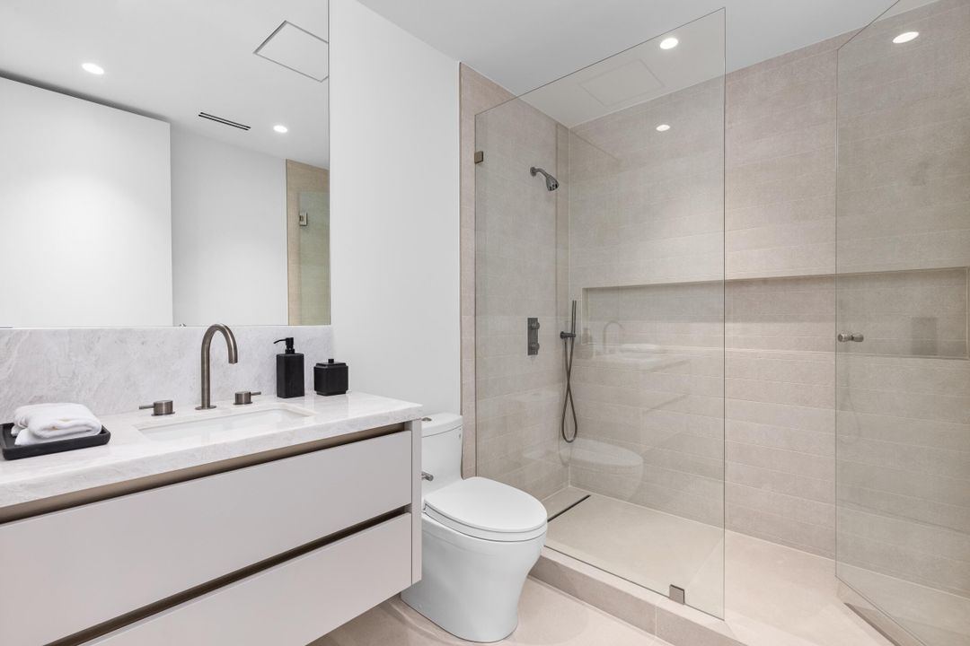 待售: $11,995,000 (5 贝兹, 7 浴室, 7898 平方英尺)