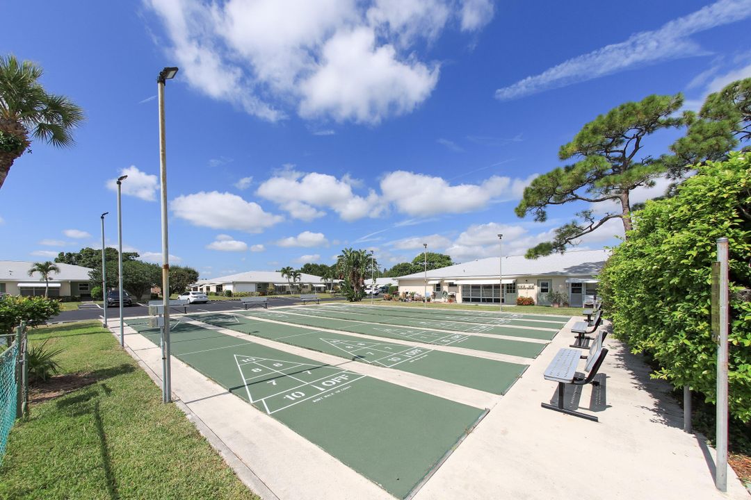 For Sale: $90,000 (1 beds, 1 baths, 994 Square Feet)