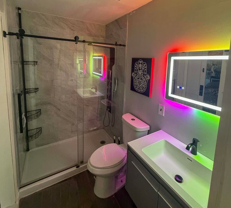 合同活跃: $269,000 (2 贝兹, 1 浴室, 900 平方英尺)