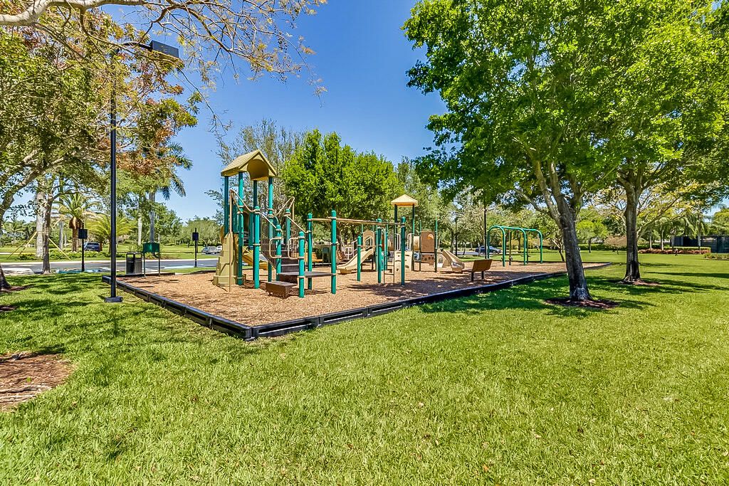 Active With Contract: $15,000 (5 beds, 3 baths, 3280 Square Feet)