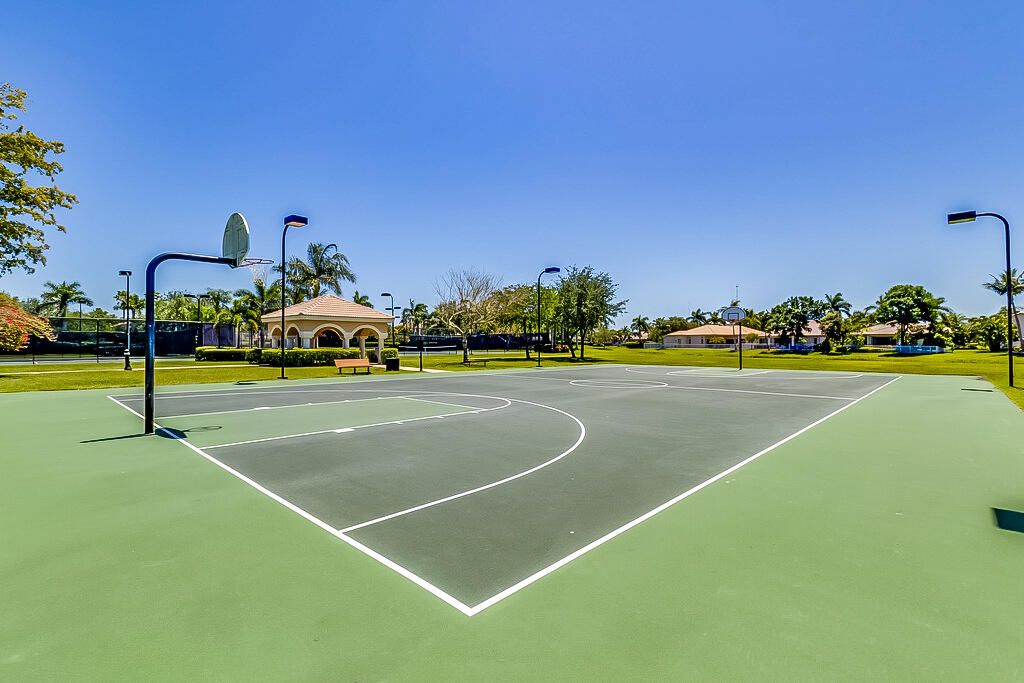 Active With Contract: $15,000 (5 beds, 3 baths, 3280 Square Feet)