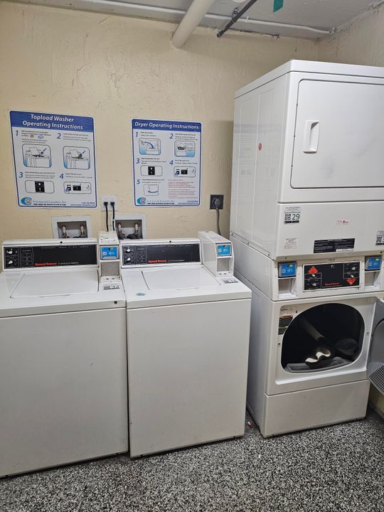 合同活跃: $185,000 (1 贝兹, 1 浴室, 600 平方英尺)