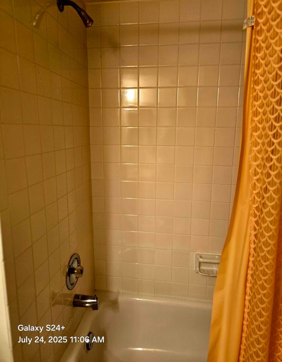 For Sale: $102,500 (1 beds, 2 baths, 925 Square Feet)