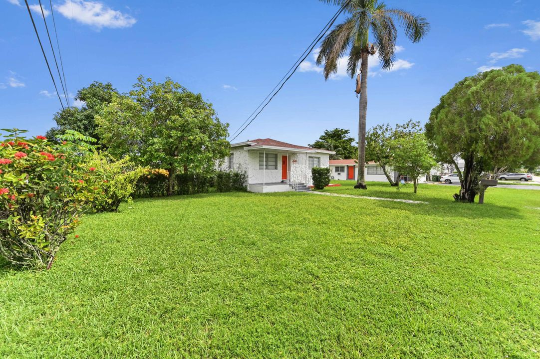 Под контрактом: $1,150,000 (0 спален, 0 ванн, 5220 Квадратных фут)