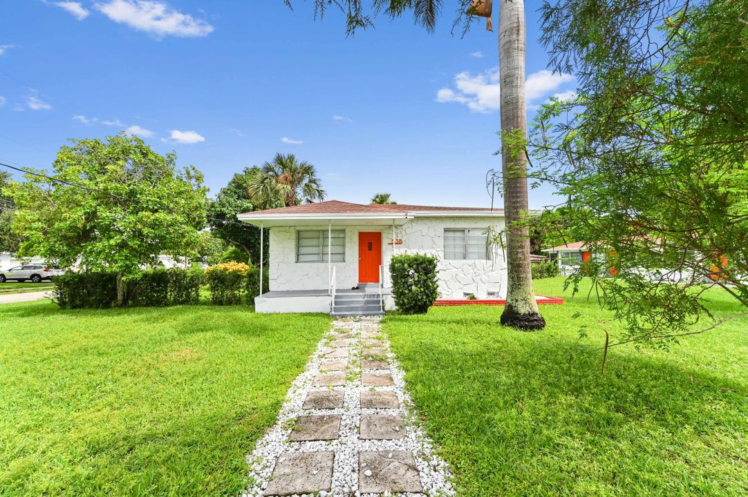 Под контрактом: $1,150,000 (0 спален, 0 ванн, 5220 Квадратных фут)