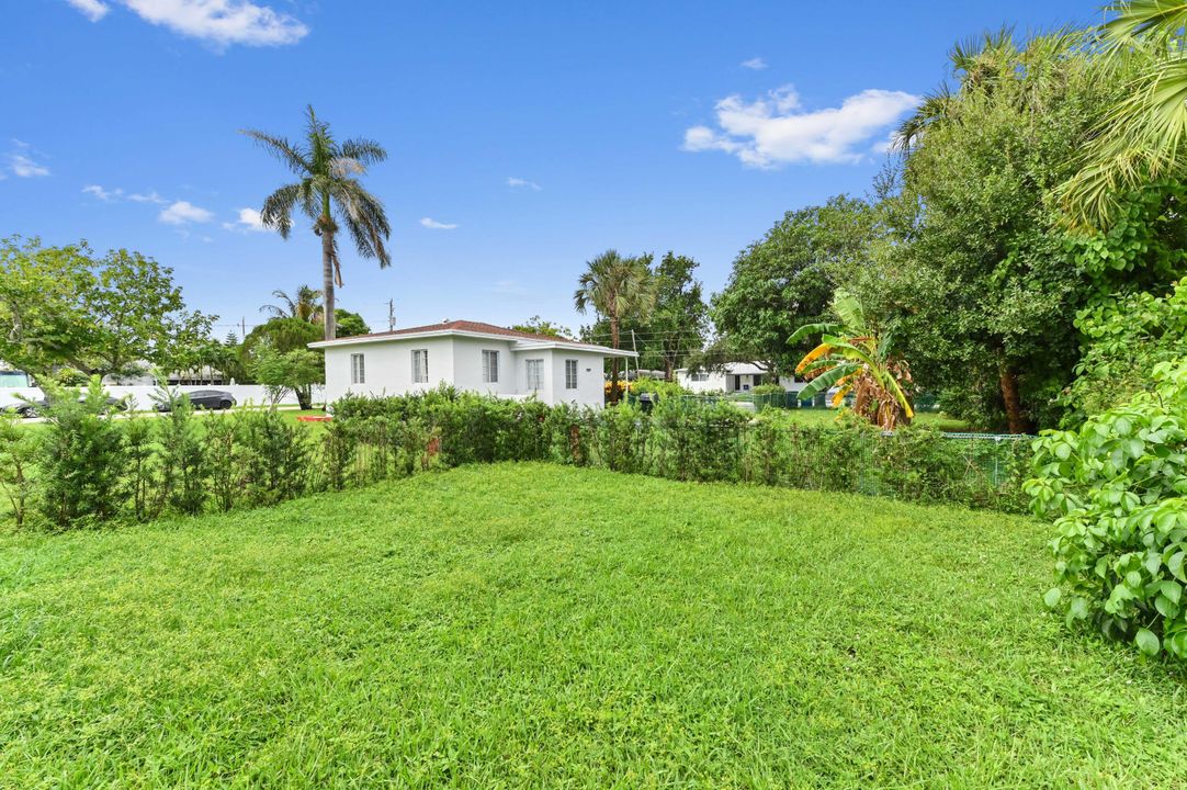 Под контрактом: $1,150,000 (0 спален, 0 ванн, 5220 Квадратных фут)