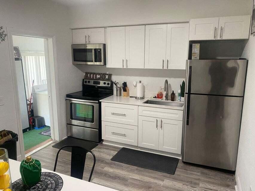 Под контрактом: $1,150,000 (0 спален, 0 ванн, 5220 Квадратных фут)