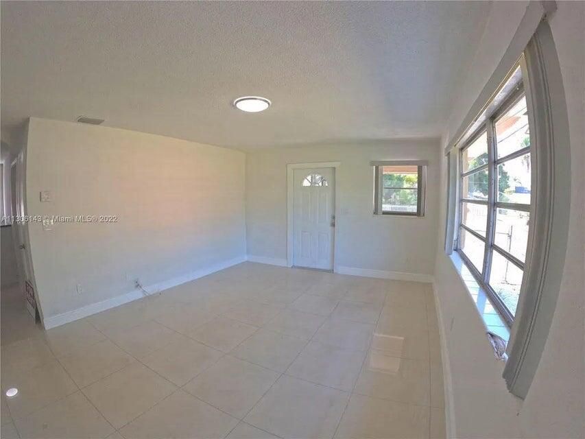 Под контрактом: $1,150,000 (0 спален, 0 ванн, 5220 Квадратных фут)