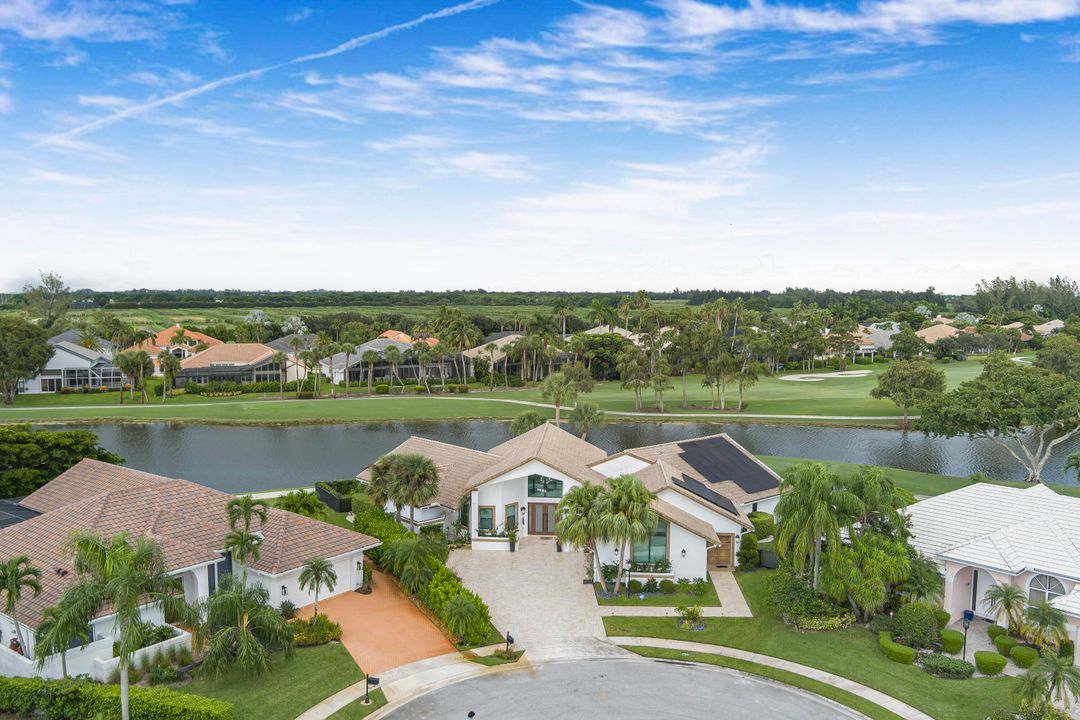 Vendido Recientemente: $1,899,000 (3 camas, 3 baños, 4030 Pies cuadrados)