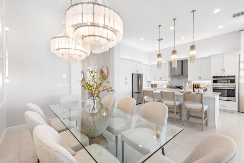 Под контрактом: $1,749,900 (4 спален, 3 ванн, 2448 Квадратных фут)