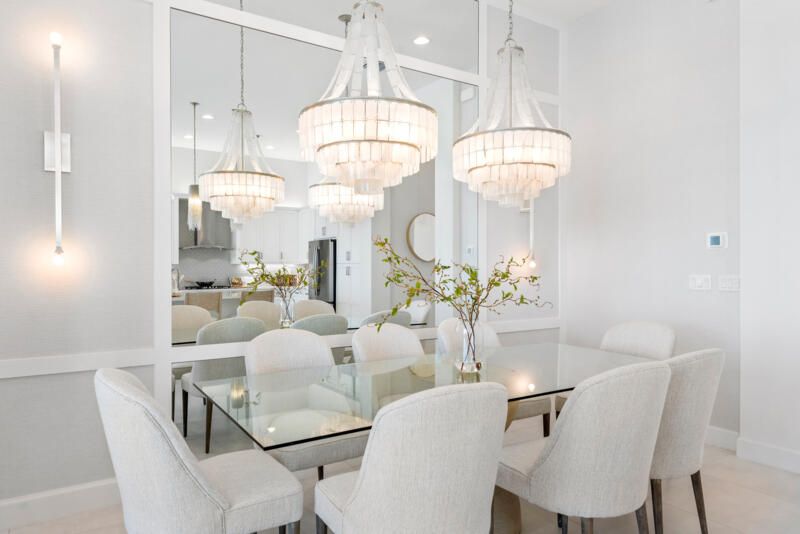 Под контрактом: $1,749,900 (4 спален, 3 ванн, 2448 Квадратных фут)