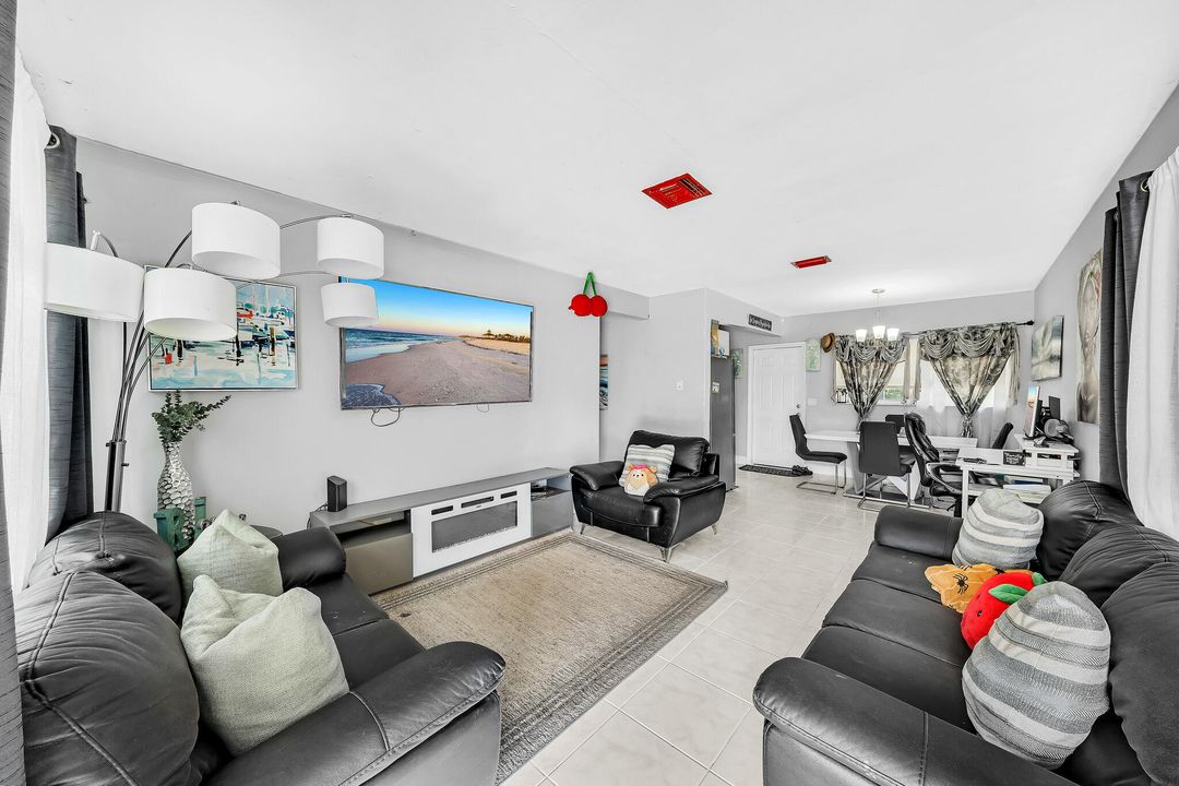 Active With Contract: $310,000 (3 beds, 1 baths, 1060 Square Feet)