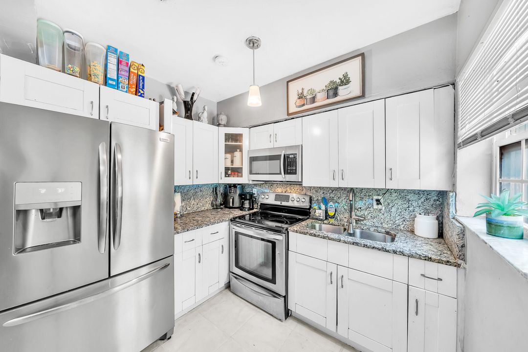 Active With Contract: $310,000 (3 beds, 1 baths, 1060 Square Feet)