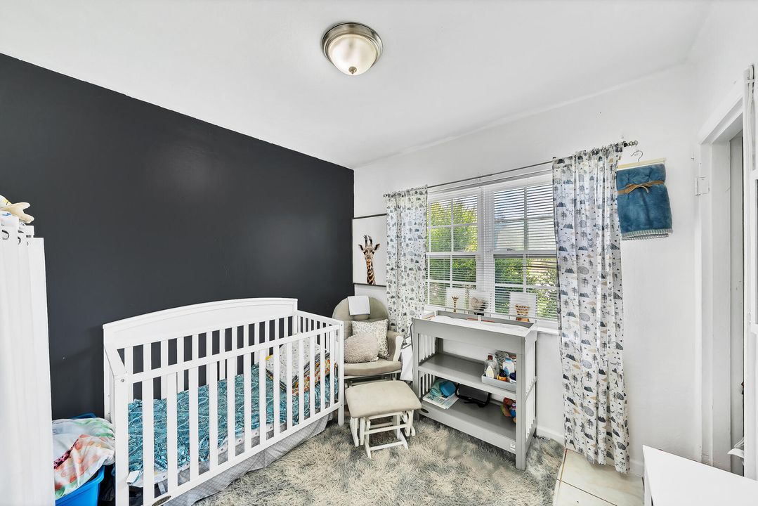 Active With Contract: $310,000 (3 beds, 1 baths, 1060 Square Feet)