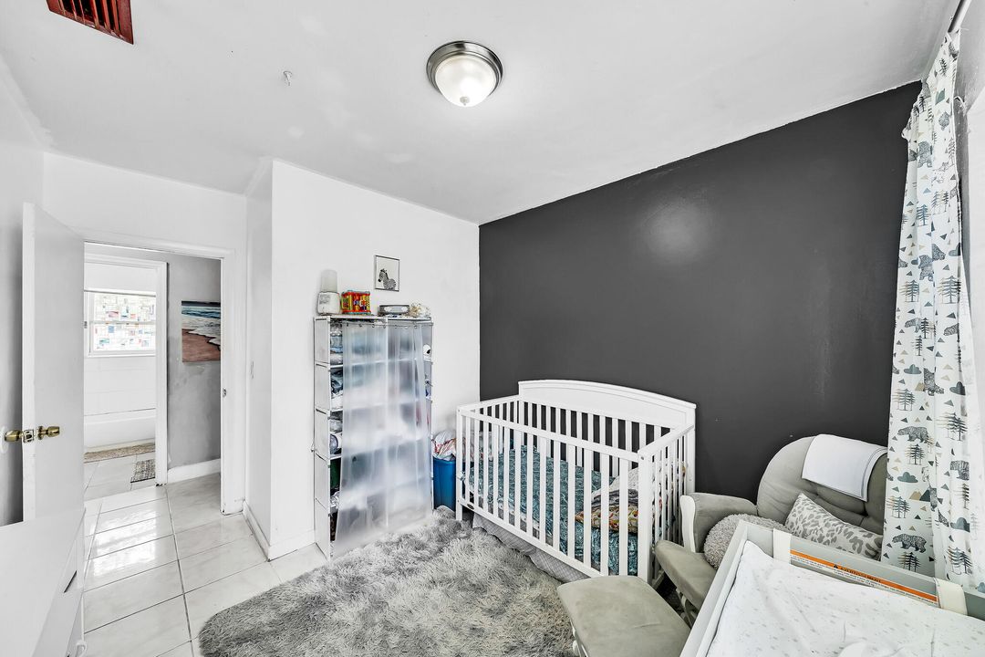 Active With Contract: $310,000 (3 beds, 1 baths, 1060 Square Feet)